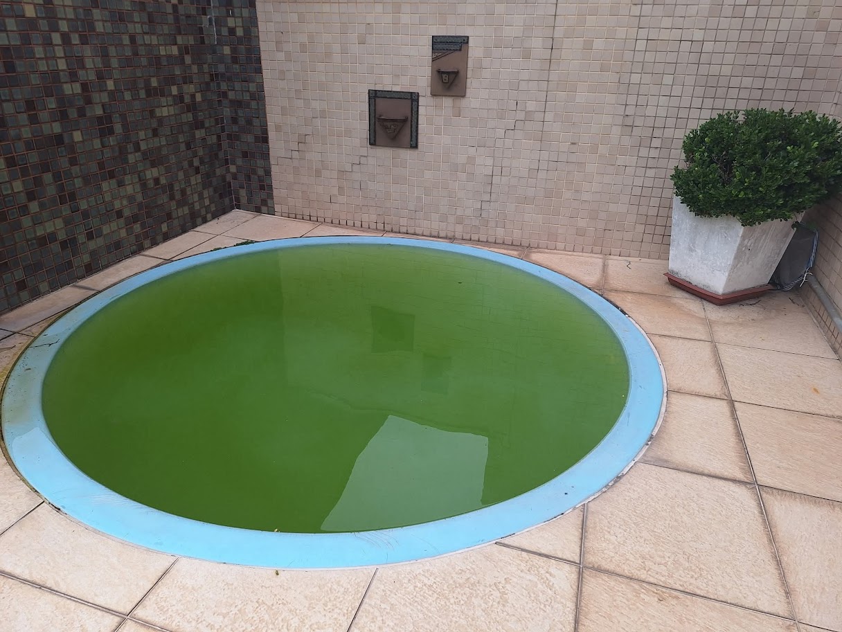 Piscina antes do tratamento